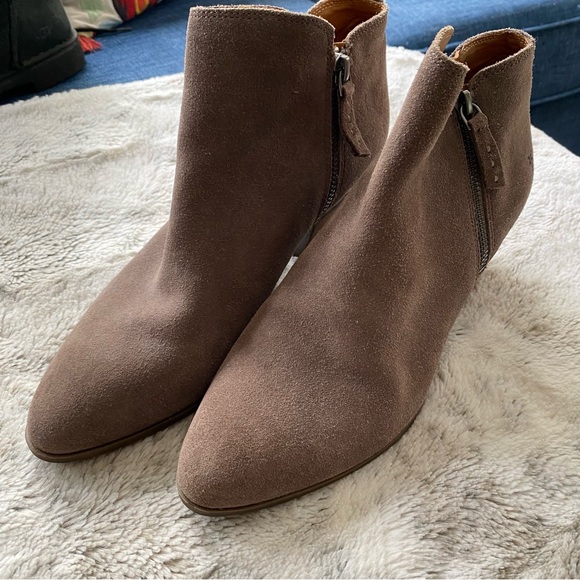 FRYE Judith Double Zip Suede Booties Wooden Block Heel Sz 9 - Picture 3 of 7